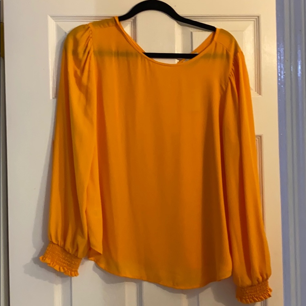 Long sleeve yellow loft top